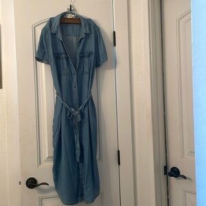Title: Like New Chambray Button-Down Middi Summer Dress with Tie Waist